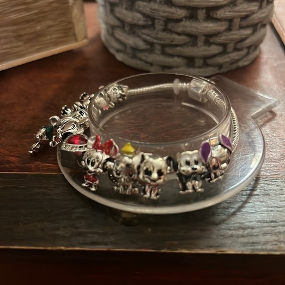 Mickey and Friends Charm bracelet - Picture 10 of 11